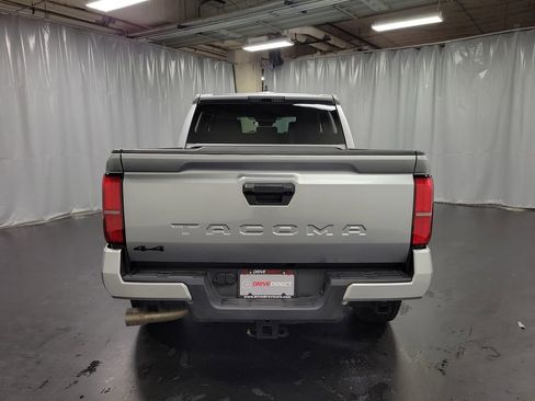 Used 2025 Toyota Tacoma TRD Sport AWD/4WD image 7