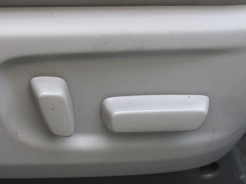 Used 2015 Toyota Sienna XLE Premium FWD image 21