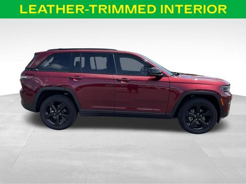 Used 2023 Jeep Grand Cherokee Altitude AWD/4WD image 6