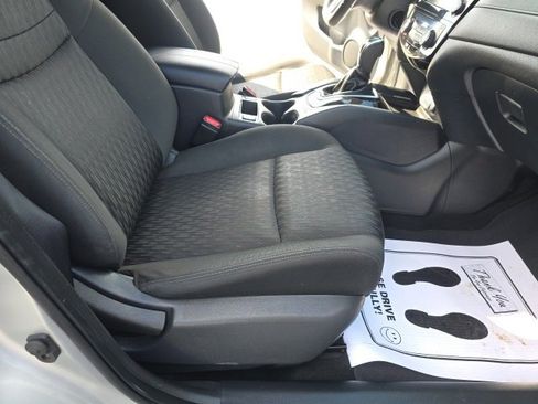 Used 2019 Nissan Rogue SV image 42