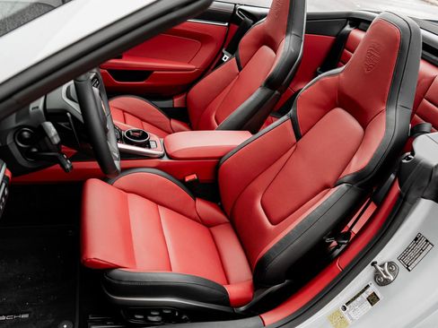 Used 2025 Porsche 911 Carrera GTS image 27