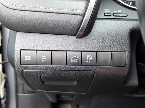 Used 2020 Toyota Camry SE image 19