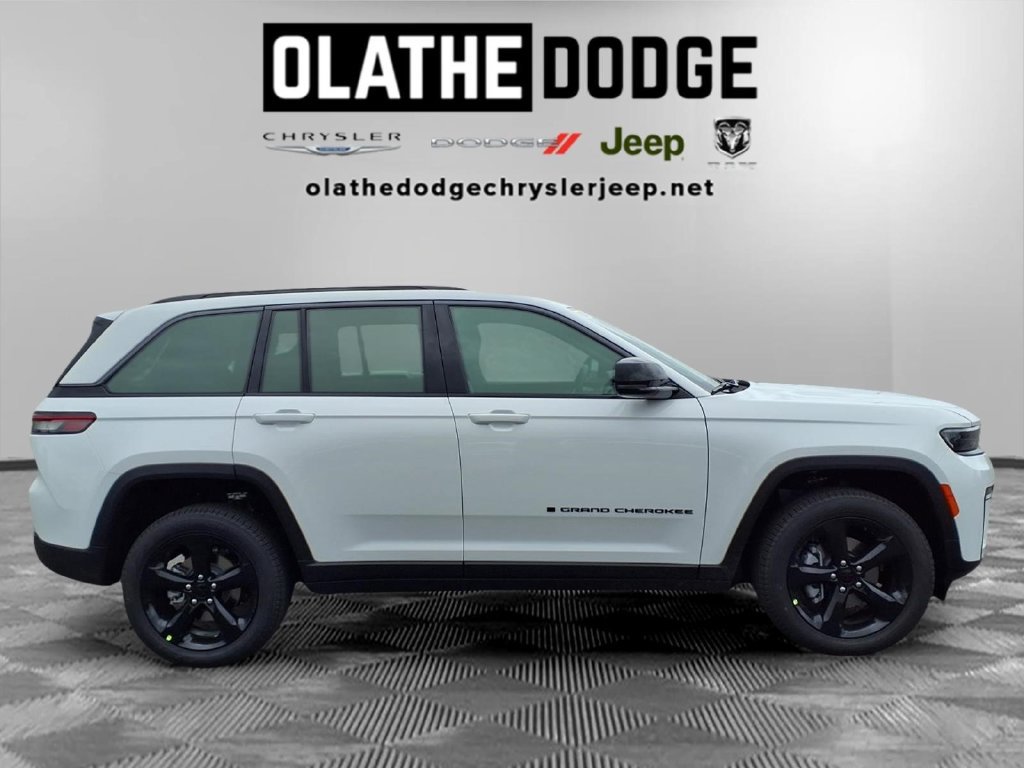 New 2026 Jeep Grand Cherokee Limited w/ Limited Altitude Package AWD/4WD image 29