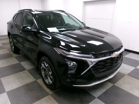 Certified 2024 Chevrolet Trax LT w/ Sunroof Package image 15