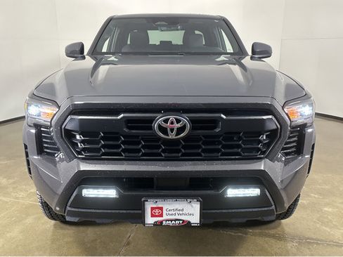 Used 2024 Toyota Tacoma TRD Off-Road image 13