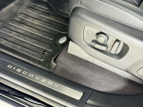Used 2025 Land Rover Discovery Dynamic SE AWD/4WD image 18