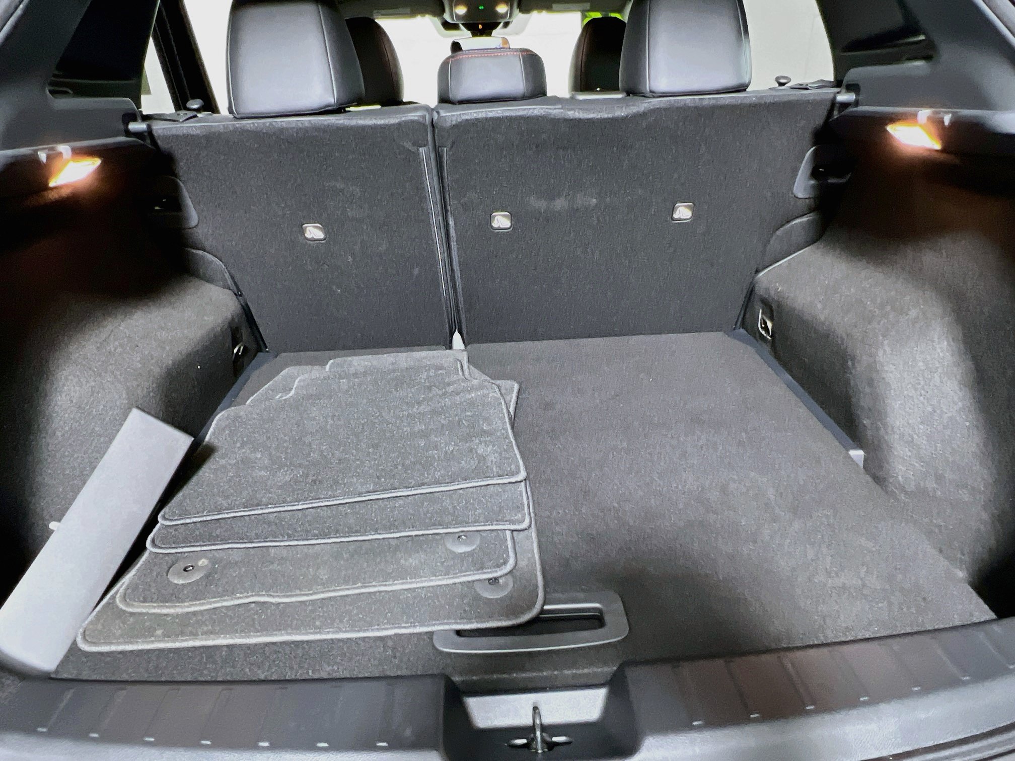 Used 2026 Nissan Kicks SR w/ Cold Weather Package FWD image 34