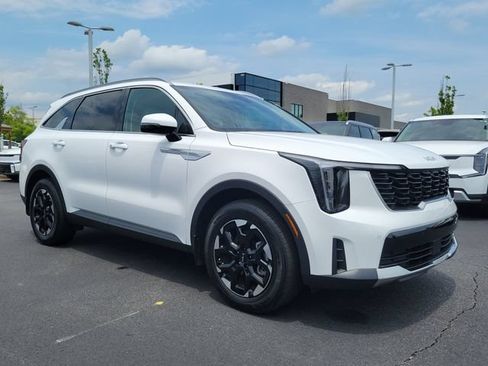 Certified 2025 Kia Sorento S FWD image 3