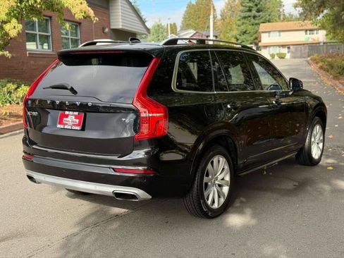 Used 2017 Volvo XC90 T6 Momentum w/ Vision Package image 6