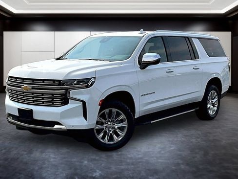 Used 2023 Chevrolet Suburban Premier AWD/4WD image 3