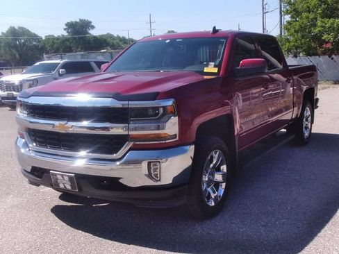 Used 2018 Chevrolet Silverado 1500 LT w/ LT Eassist Package AWD/4WD image 3