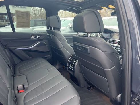 Used 2022 BMW X5 M50i image 27