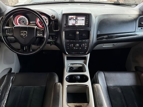 Used 2017 Dodge Grand Caravan SXT image 18