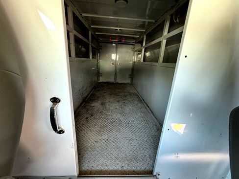 Used 2017 Chevrolet Express 3500 image 12