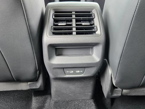 Certified 2026 Volkswagen Tiguan SE w/ Panoramic Sunroof Package FWD image 15
