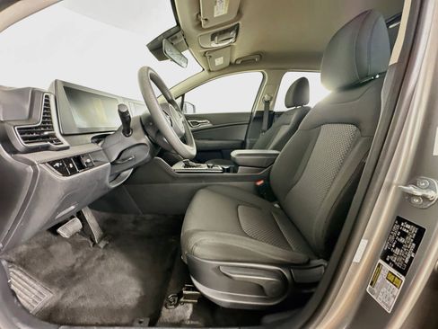 Used 2025 Kia Sportage LX FWD image 13
