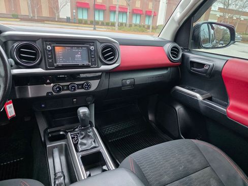 Used 2016 Toyota Tacoma SR5 image 26