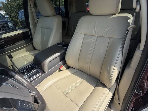 Used 2016 Lincoln Navigator Reserve AWD/4WD image 10