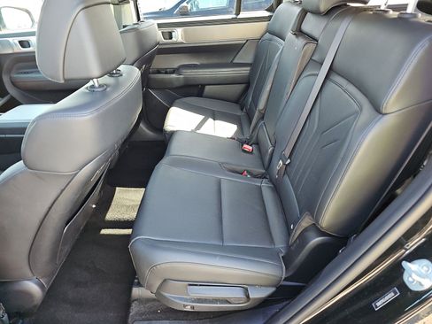 Used 2025 Hyundai Santa Fe SEL FWD image 11