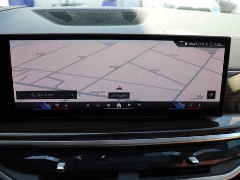 Used 2024 BMW X7 xDrive40i image 9