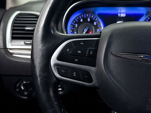 Used 2018 Chrysler 300 Limited image 25