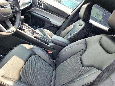 New 2025 Jeep Compass Latitude image 11