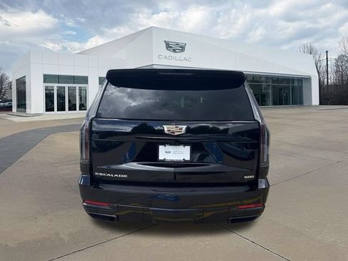 Certified 2025 Cadillac Escalade Sport Platinum w/ LPO, Floor Liner Package AWD/4WD image 4