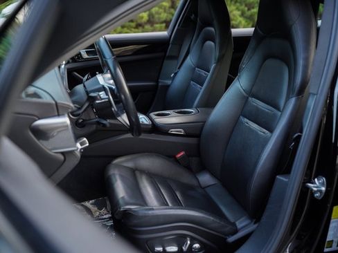 Used 2018 Porsche Panamera 4 image 22