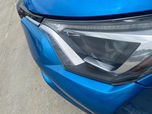 Used 2018 Toyota RAV4 XLE AWD/4WD image 30