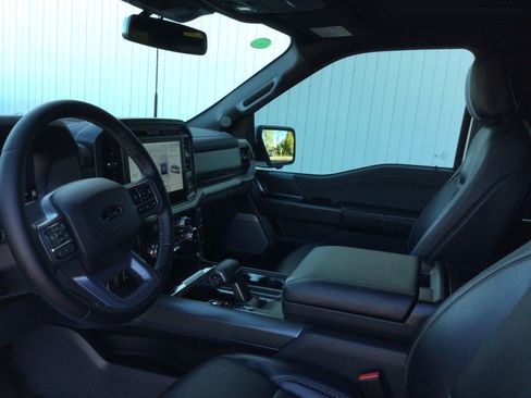 Used 2025 Ford F150 Lariat w/ Equipment Group 501A Mid image 9