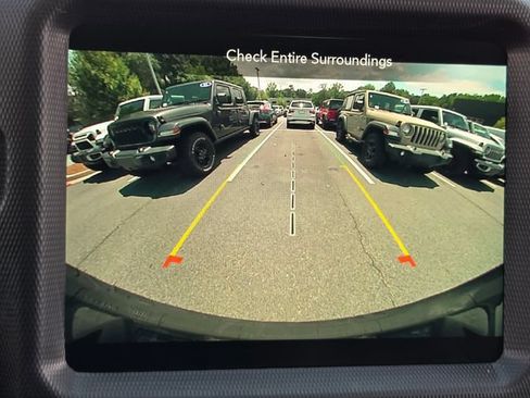 Used 2022 Jeep Wrangler Unlimited Sahara AWD/4WD image 20
