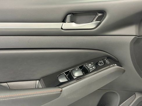 Used 2024 Nissan Altima 2.5 SR w/ SR Premium Package image 13