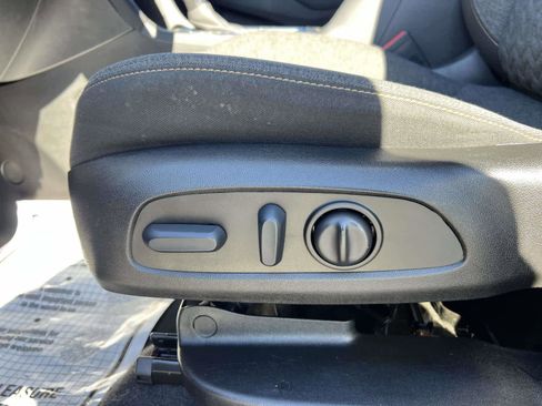 Used 2023 Chevrolet Equinox LT image 20