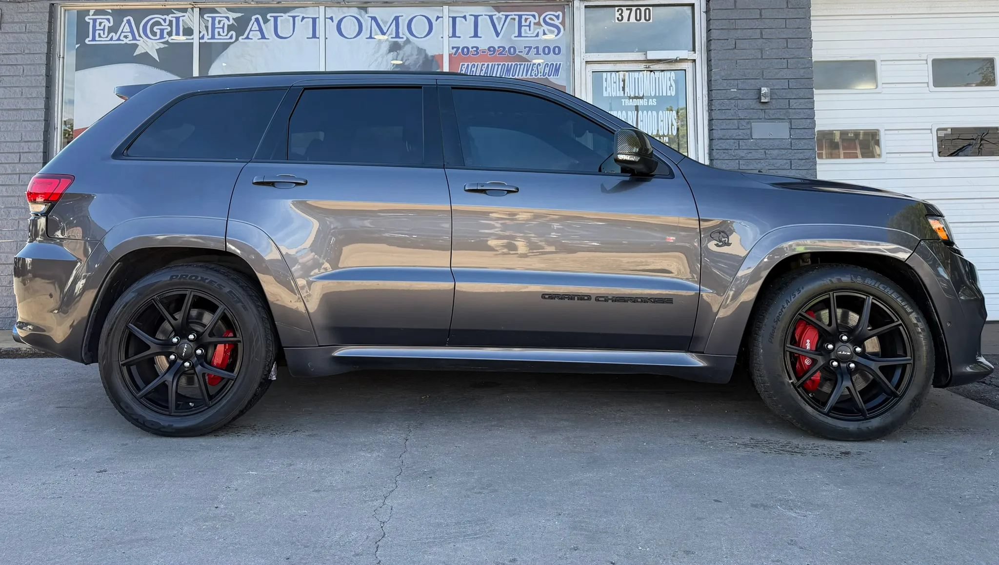 Used 2018 Jeep Grand Cherokee SRT AWD/4WD image 2
