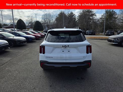 Used 2025 Kia Sorento SX image 4