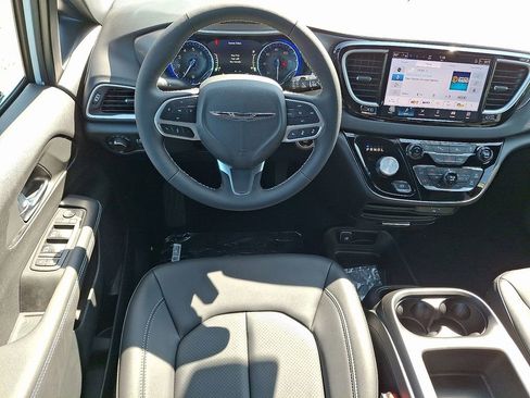 New 2026 Chrysler Voyager LX FWD image 2
