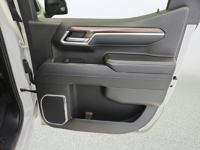 Used 2025 Chevrolet Silverado 1500 LT AWD/4WD image 25