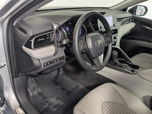 Certified 2022 Toyota Camry SE image 9
