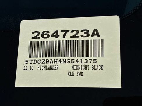 Used 2022 Toyota Highlander XLE FWD image 31