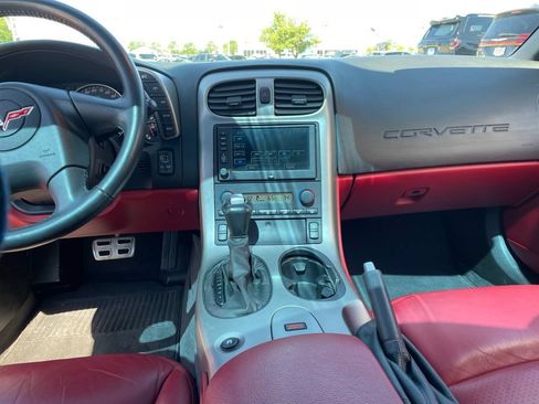 Used 2005 Chevrolet Corvette Coupe w/ Preferred Equipment Group RWD image 22