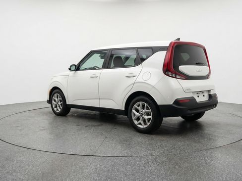Used 2025 Kia Soul LX w/ LX Technology Package FWD image 6