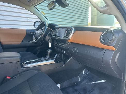 Used 2020 Toyota Tacoma SR5 image 33