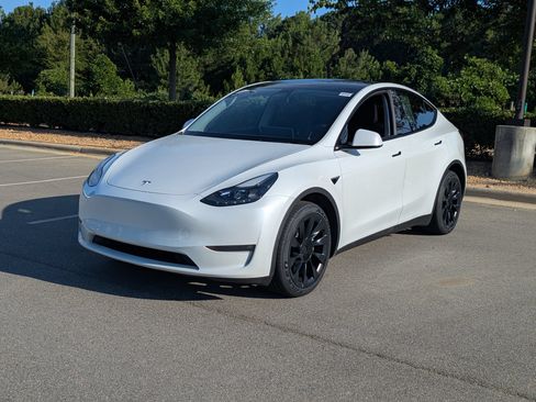 Used 2023 Tesla Model Y Long Range AWD/4WD image 8