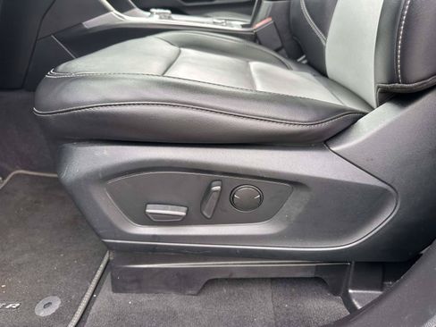 Used 2022 Ford Explorer XLT w/ Equipment Group 202A AWD/4WD image 11