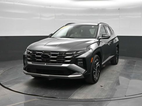 Used 2025 Hyundai Tucson Limited FWD image 3