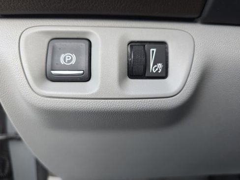 Used 2023 GMC Acadia SLT w/ Preferred Package image 28