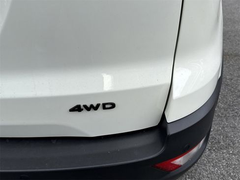 Used 2022 Ford EcoSport SES image 35