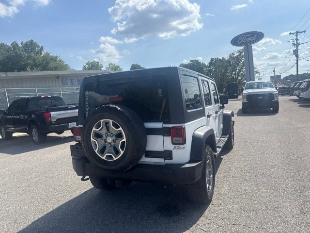 Used 2015 Jeep Wrangler Unlimited Rubicon w/ Connectivity Group AWD/4WD image 20
