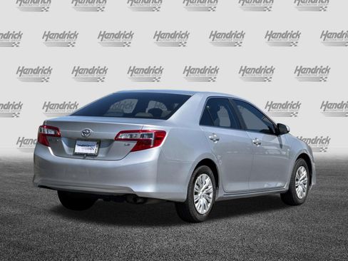 Used 2012 Toyota Camry LE FWD image 5