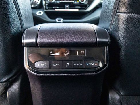 Used 2025 Toyota Highlander XLE FWD image 22